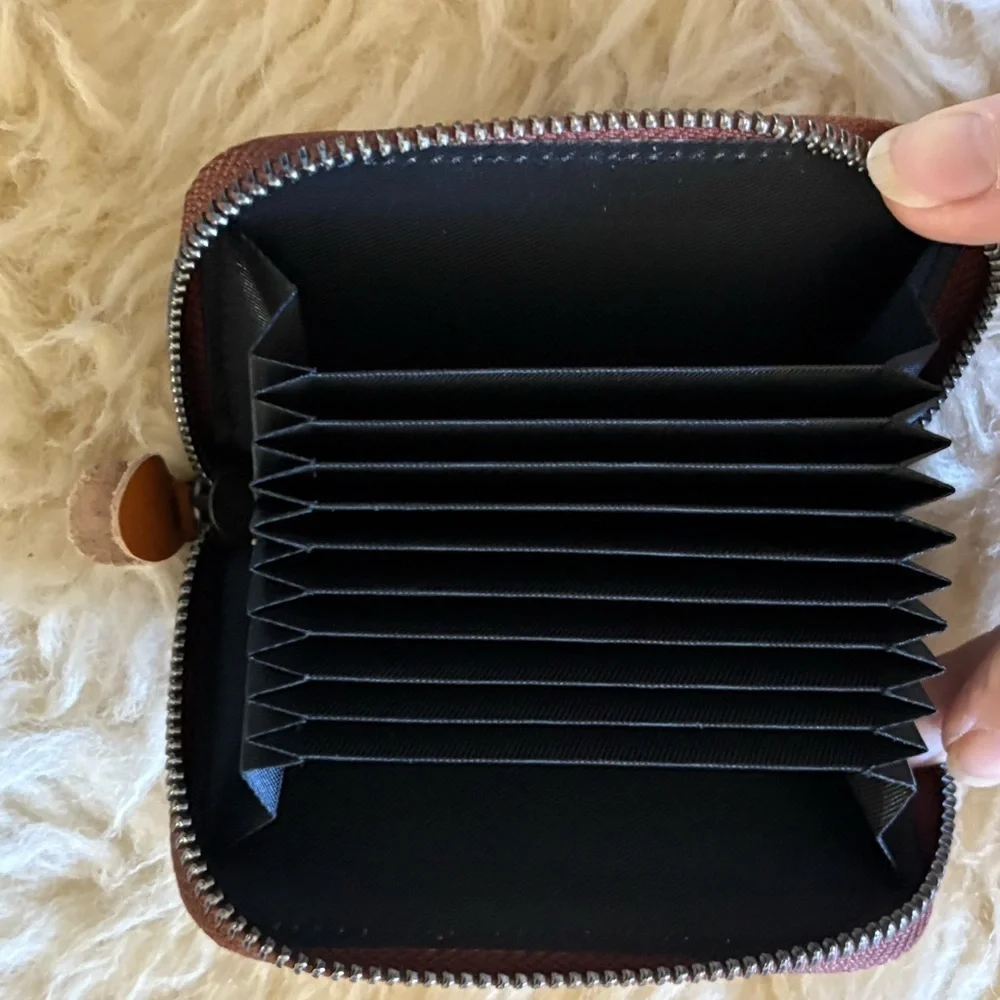 NWT Men’s Brown Leather Expanding Card Wallet